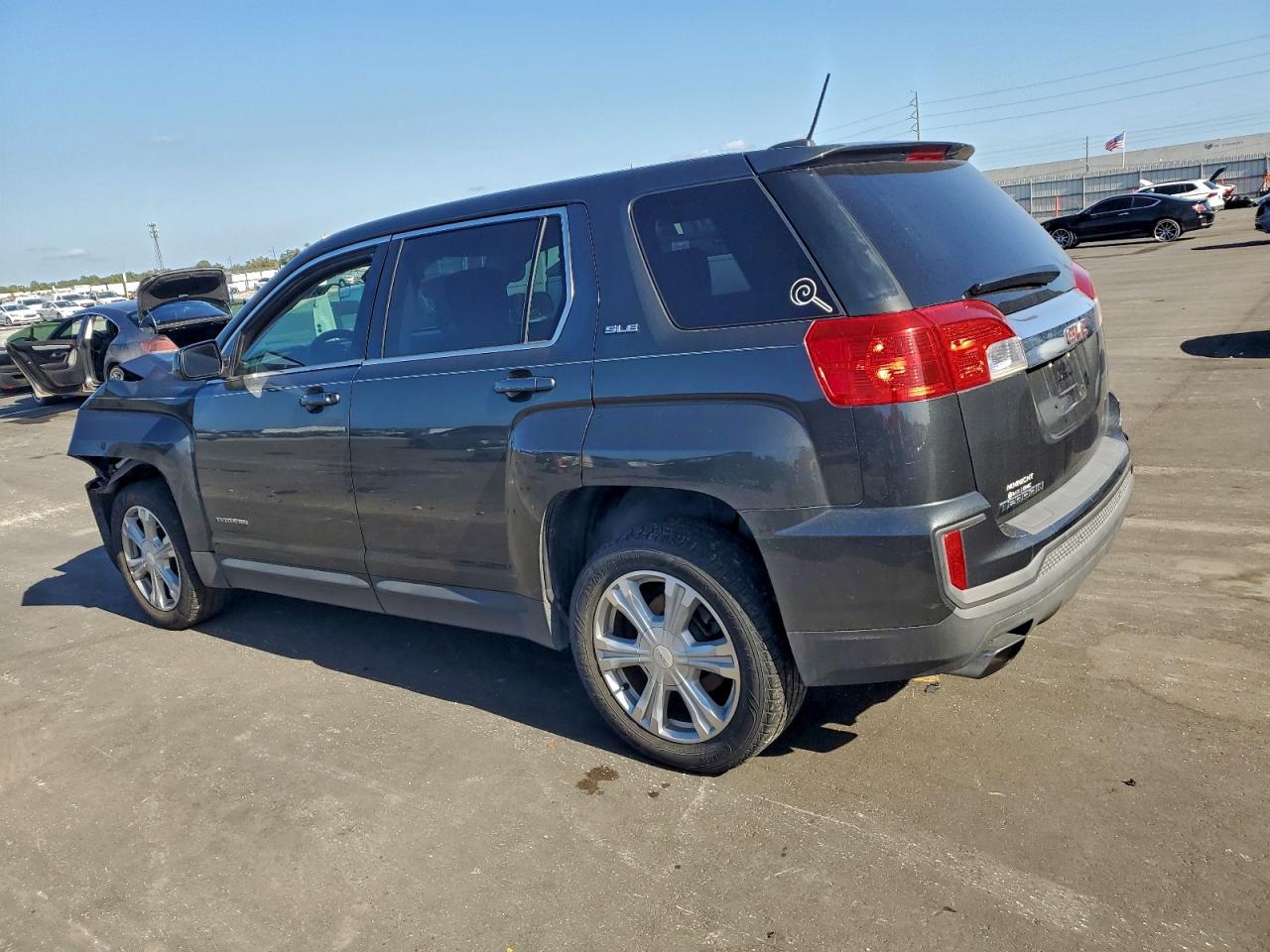 2017 GMC TERRAIN SLE photo 2