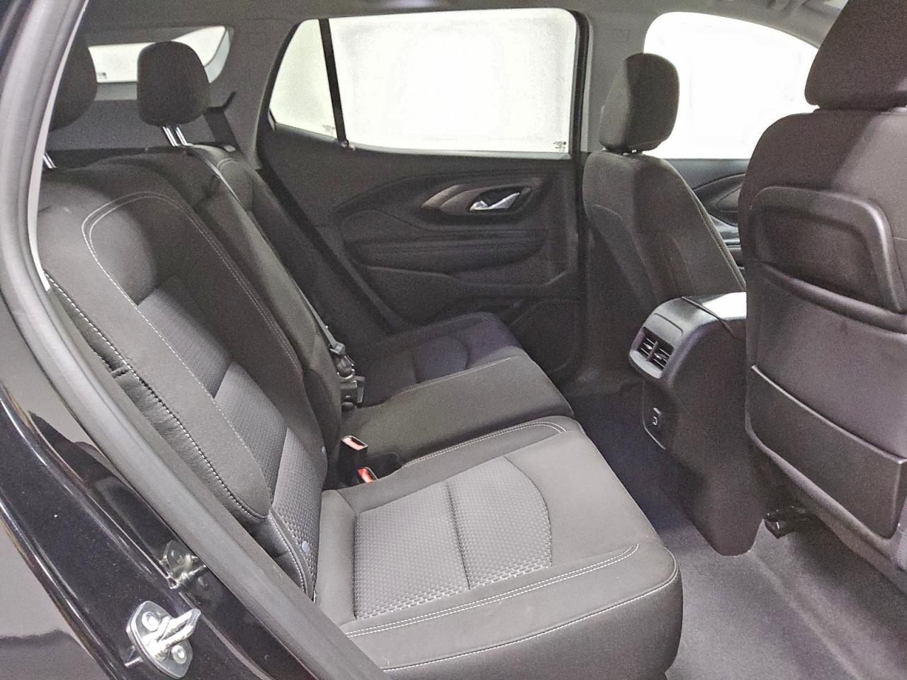 2024 GMC TERRAIN SLE photo 11