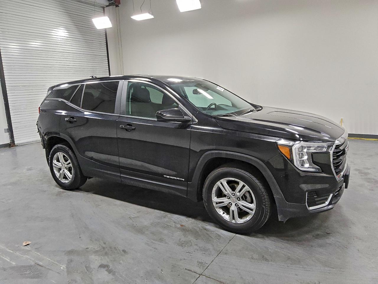 2024 GMC TERRAIN SLE photo 4