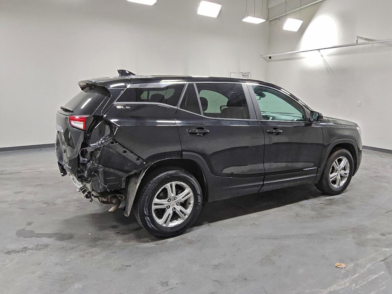 2024 GMC TERRAIN SLE photo 3