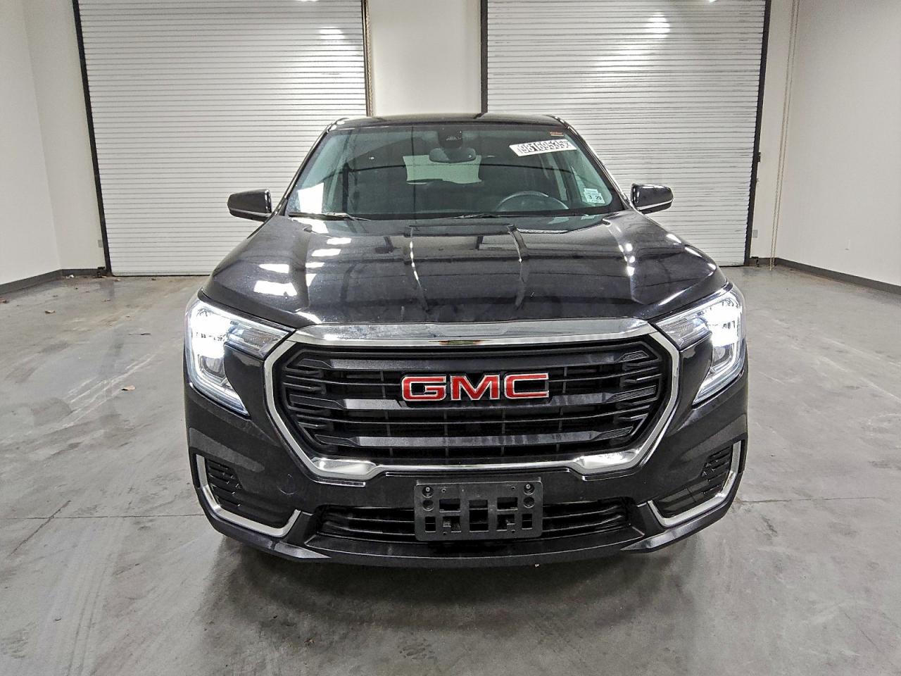 2024 GMC TERRAIN SLE photo 5