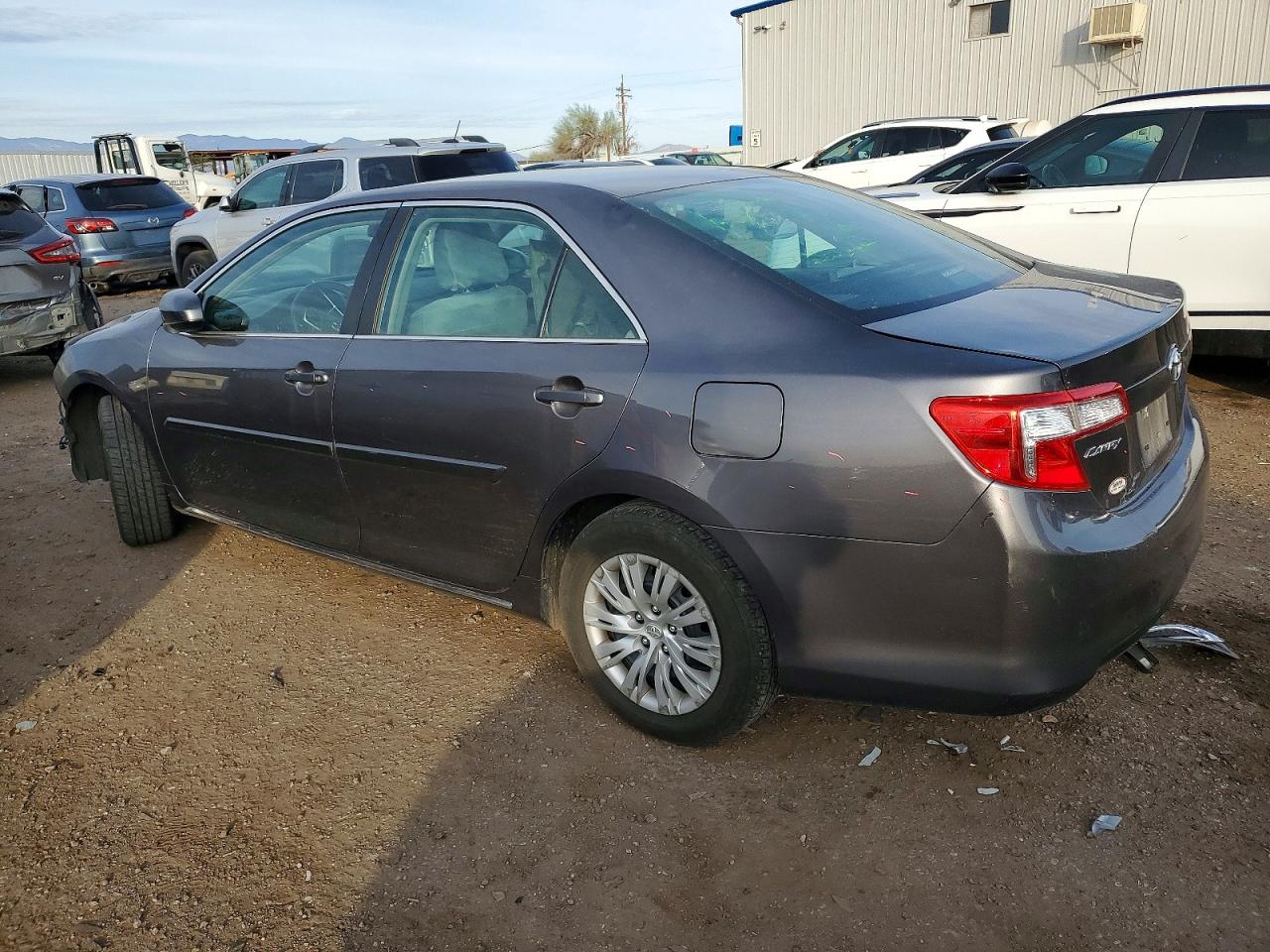 2014 TOYOTA CAMRY LE photo 2