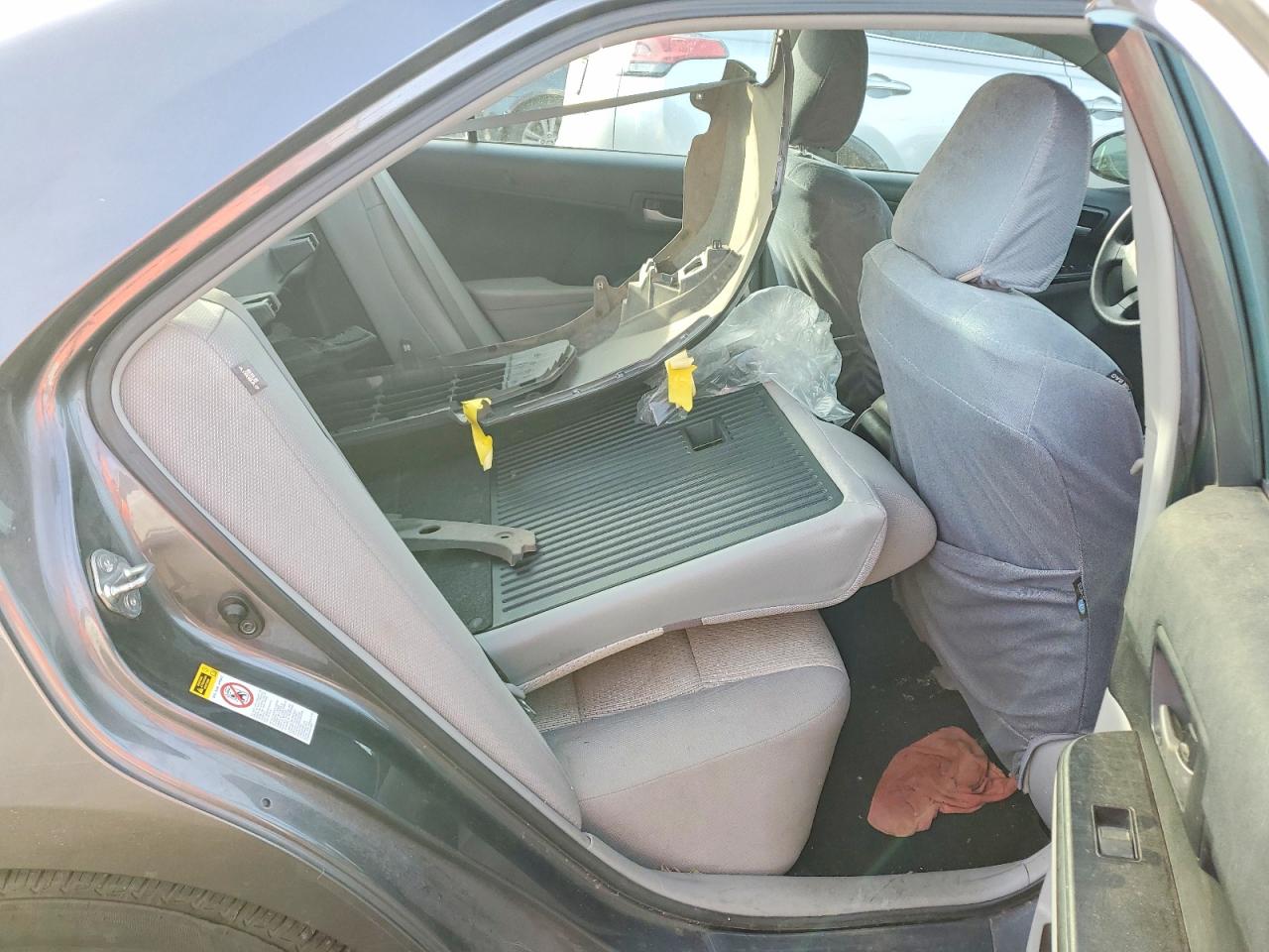 2014 TOYOTA CAMRY LE photo 10