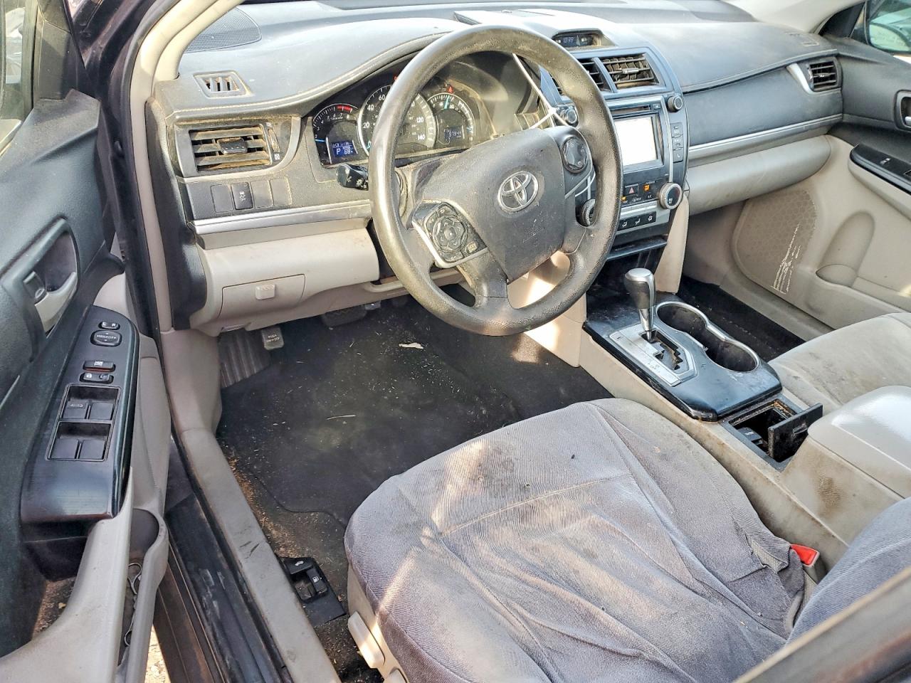 2014 TOYOTA CAMRY LE photo 8