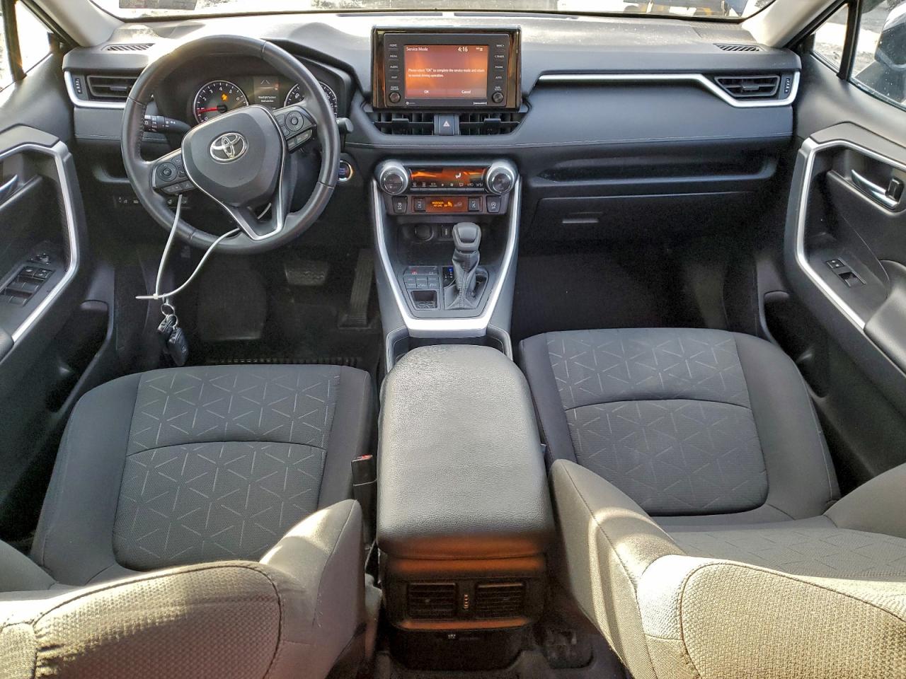 2021 TOYOTA RAV4 XLE photo 8