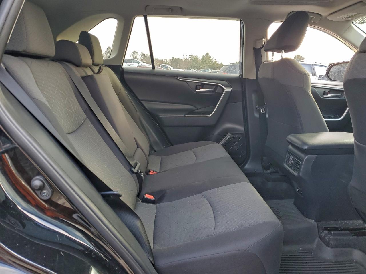 2021 TOYOTA RAV4 XLE photo 10