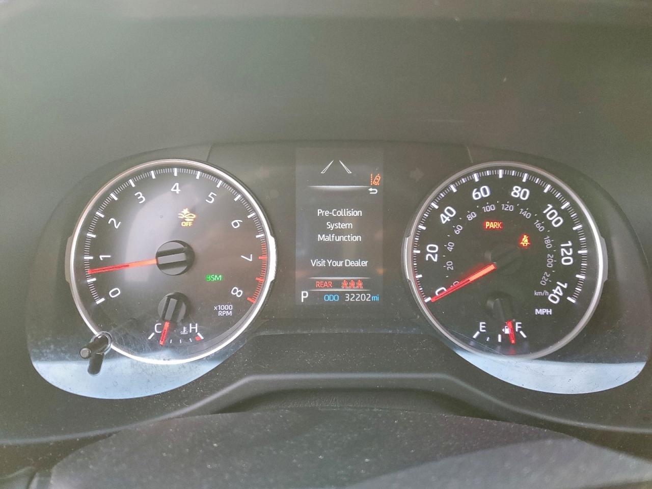 2021 TOYOTA RAV4 XLE photo 9