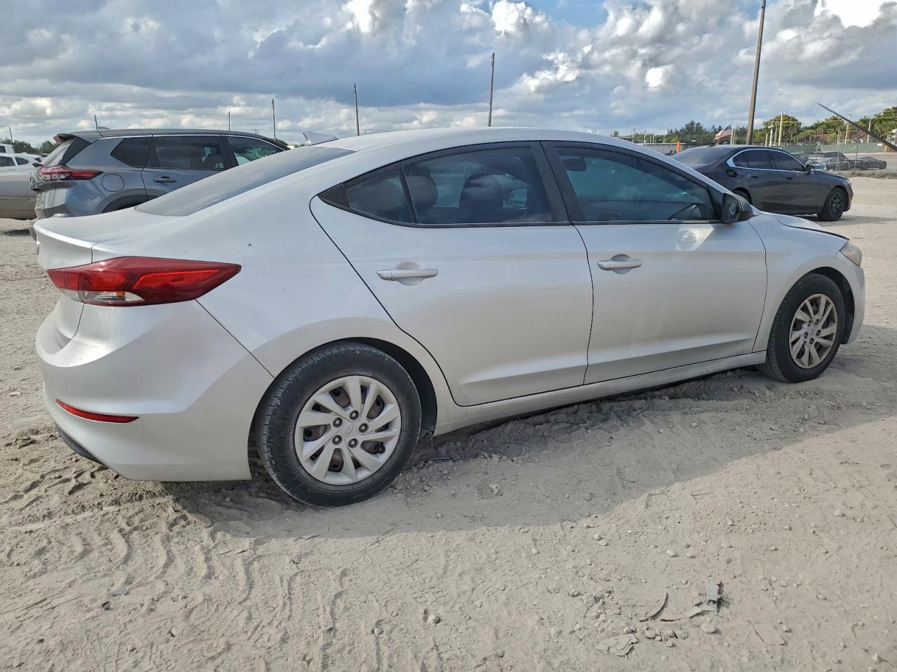 2017 HYUNDAI ELANTRA SE photo 5