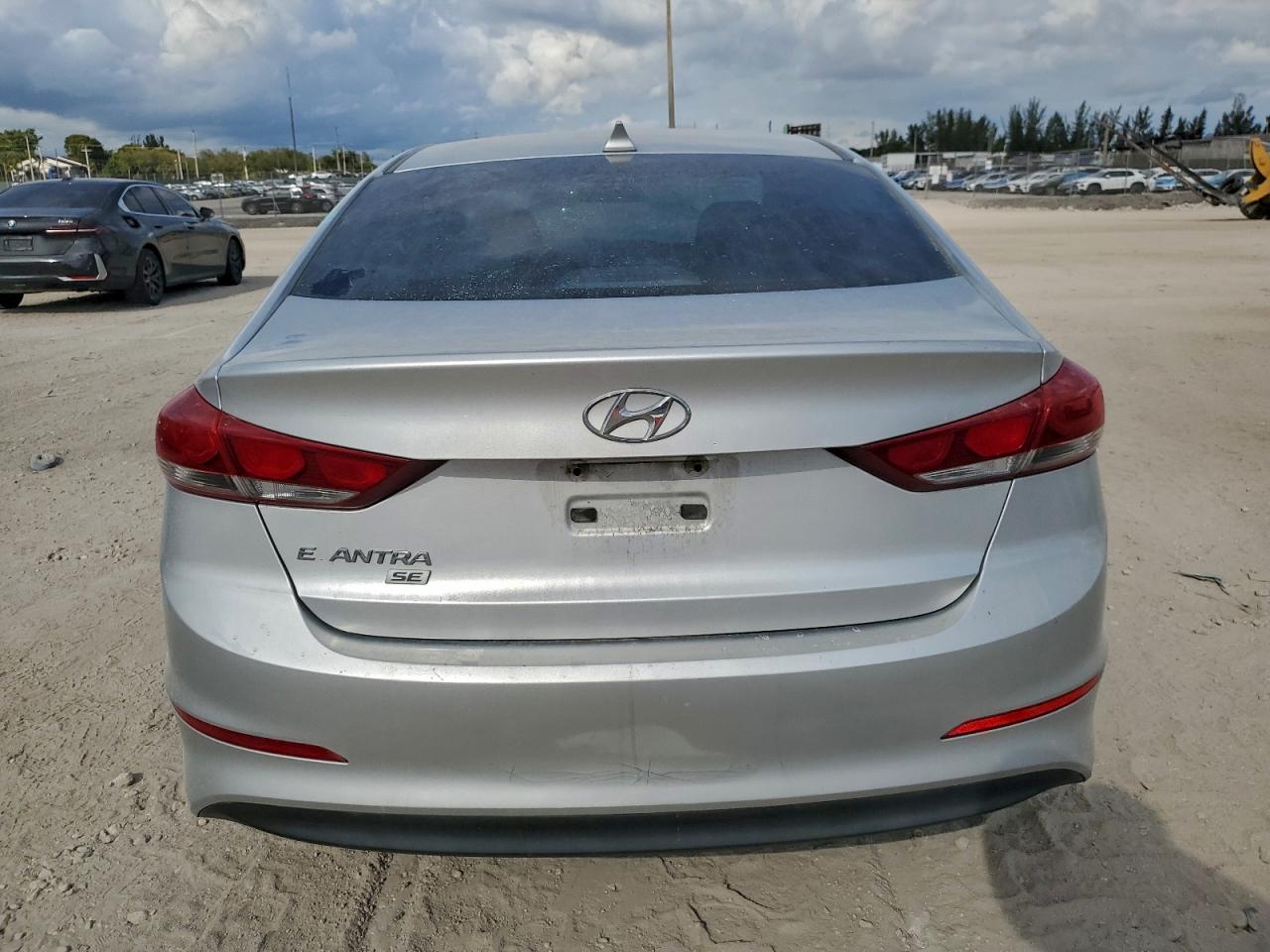 2017 HYUNDAI ELANTRA SE photo 11