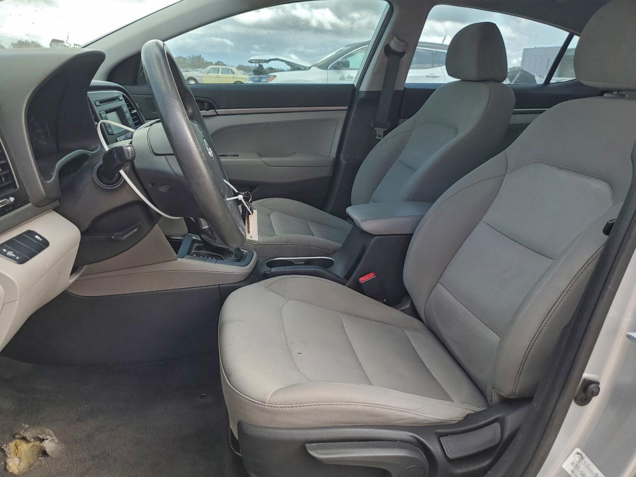 2017 HYUNDAI ELANTRA SE photo 13