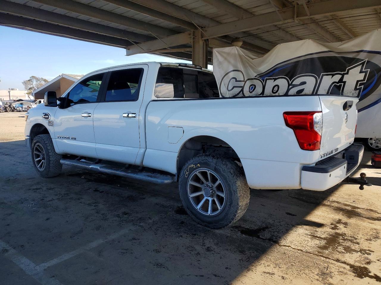 2018 NISSAN TITAN XD SL photo 2