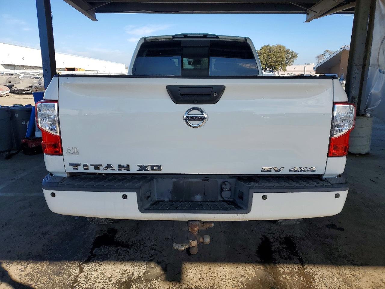 2018 NISSAN TITAN XD SL photo 6