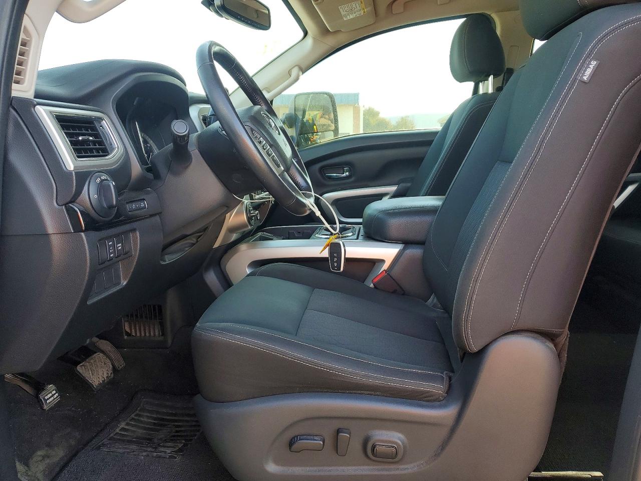 2018 NISSAN TITAN XD SL photo 7