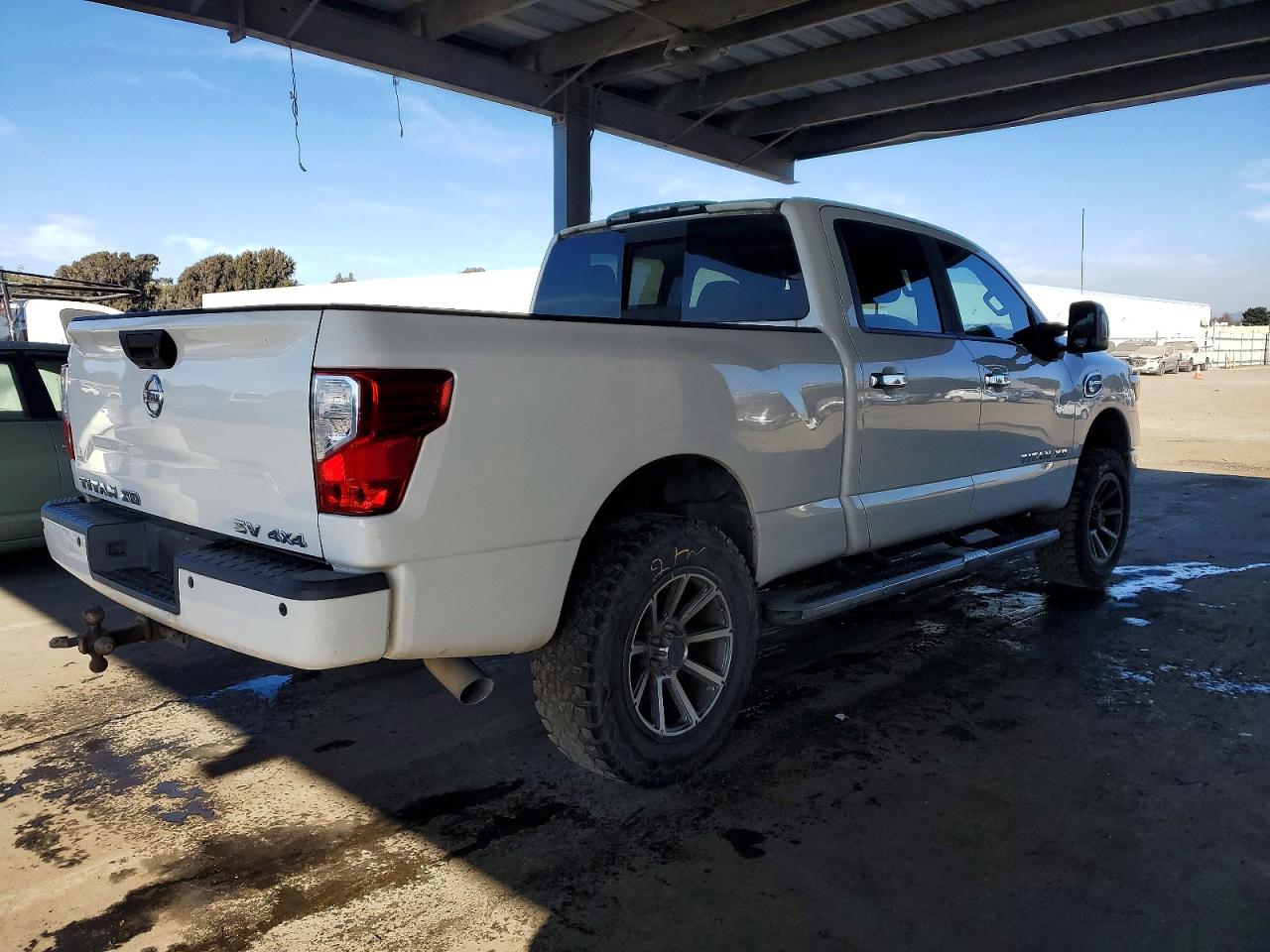 2018 NISSAN TITAN XD SL photo 3