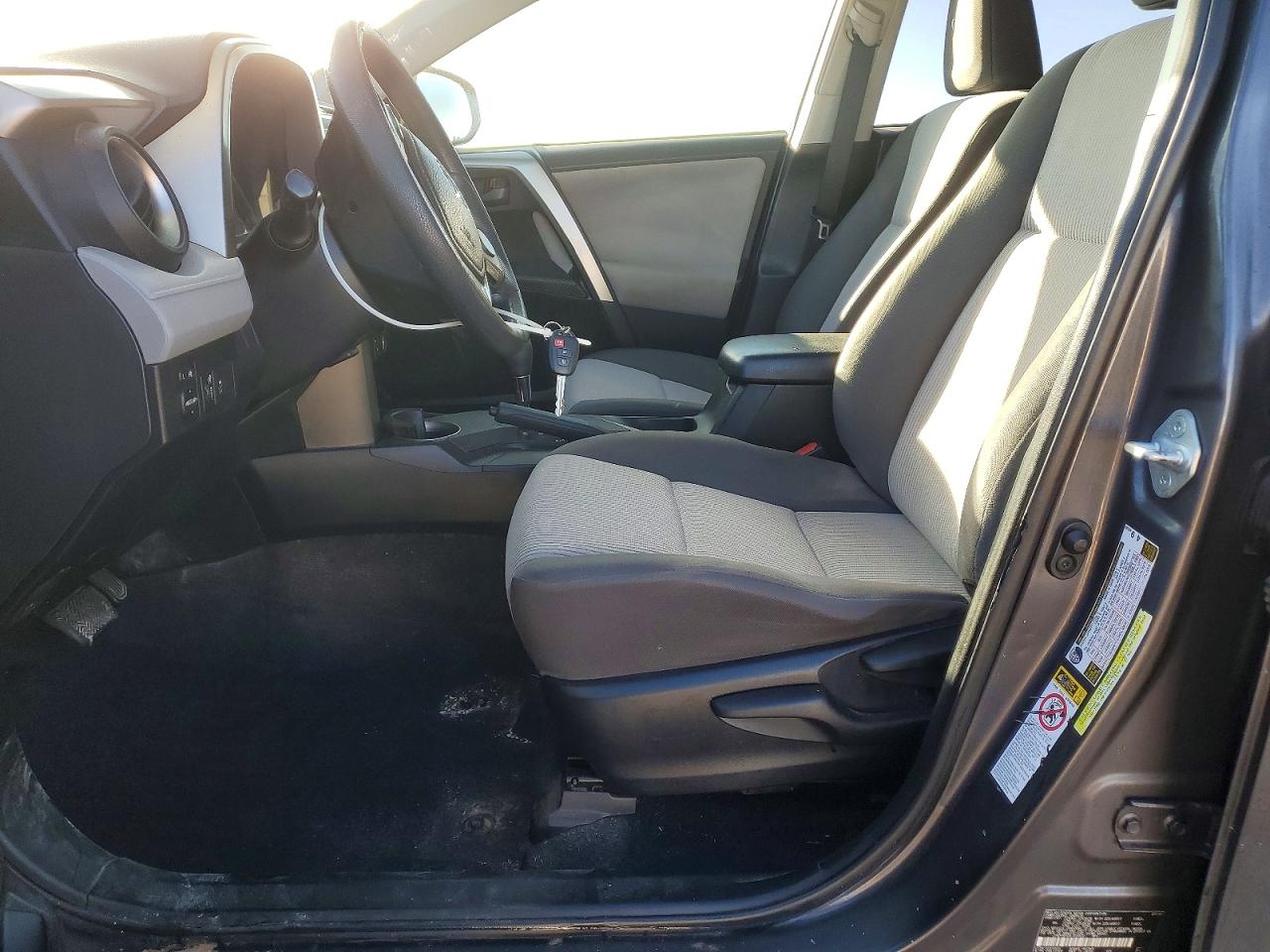 2014 TOYOTA RAV4 LE photo 7