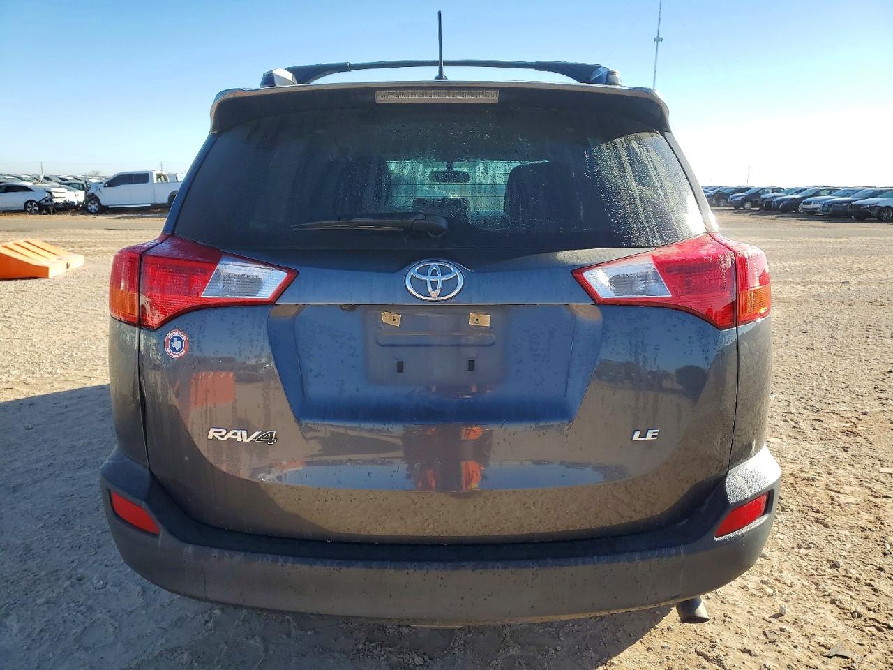 2014 TOYOTA RAV4 LE photo 6