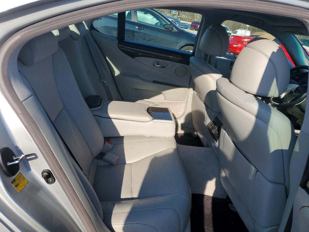 2011 LEXUS LS 460 photo 10