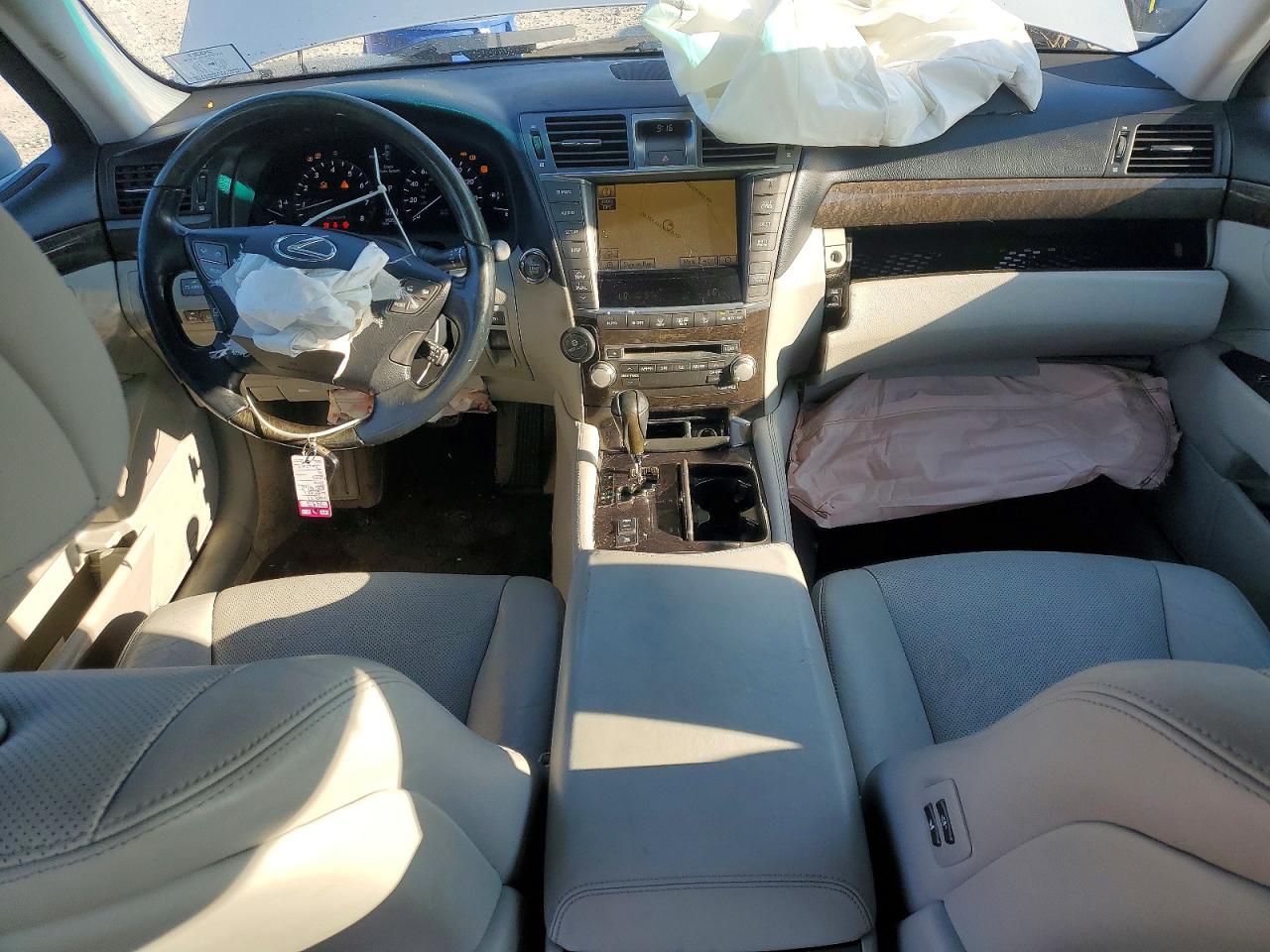 2011 LEXUS LS 460 photo 8