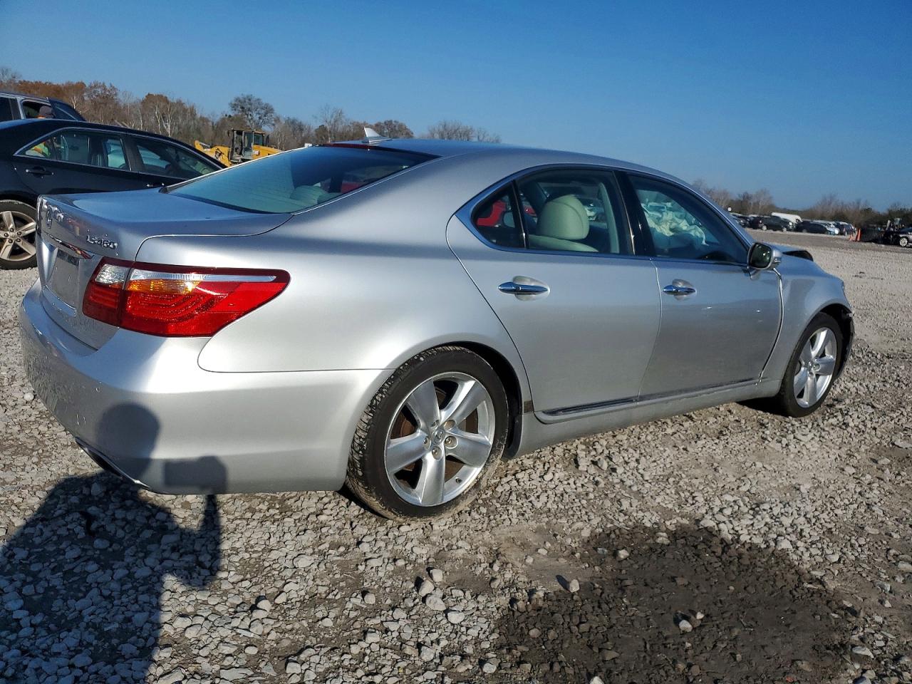 2011 LEXUS LS 460 photo 3