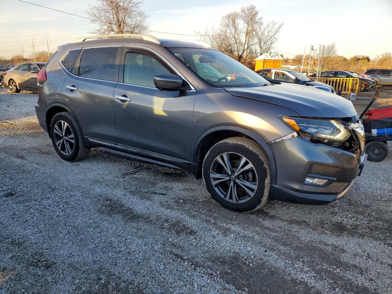 2017 NISSAN ROGUE SV photo 4
