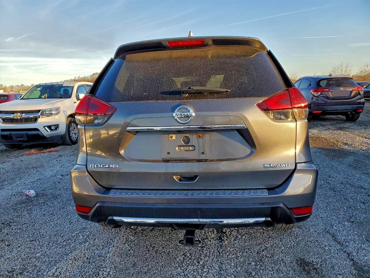 2017 NISSAN ROGUE SV photo 6