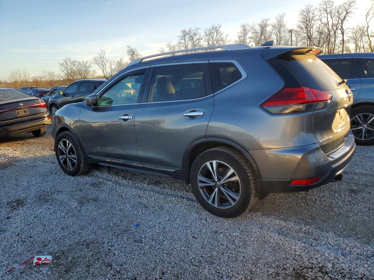 2017 NISSAN ROGUE SV photo 2