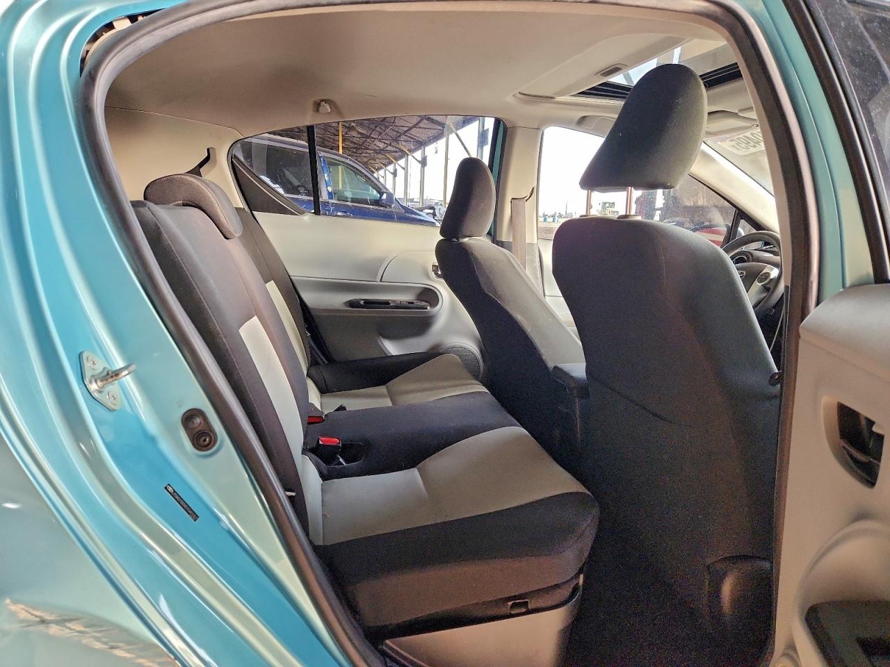 2013 TOYOTA PRIUS C photo 10