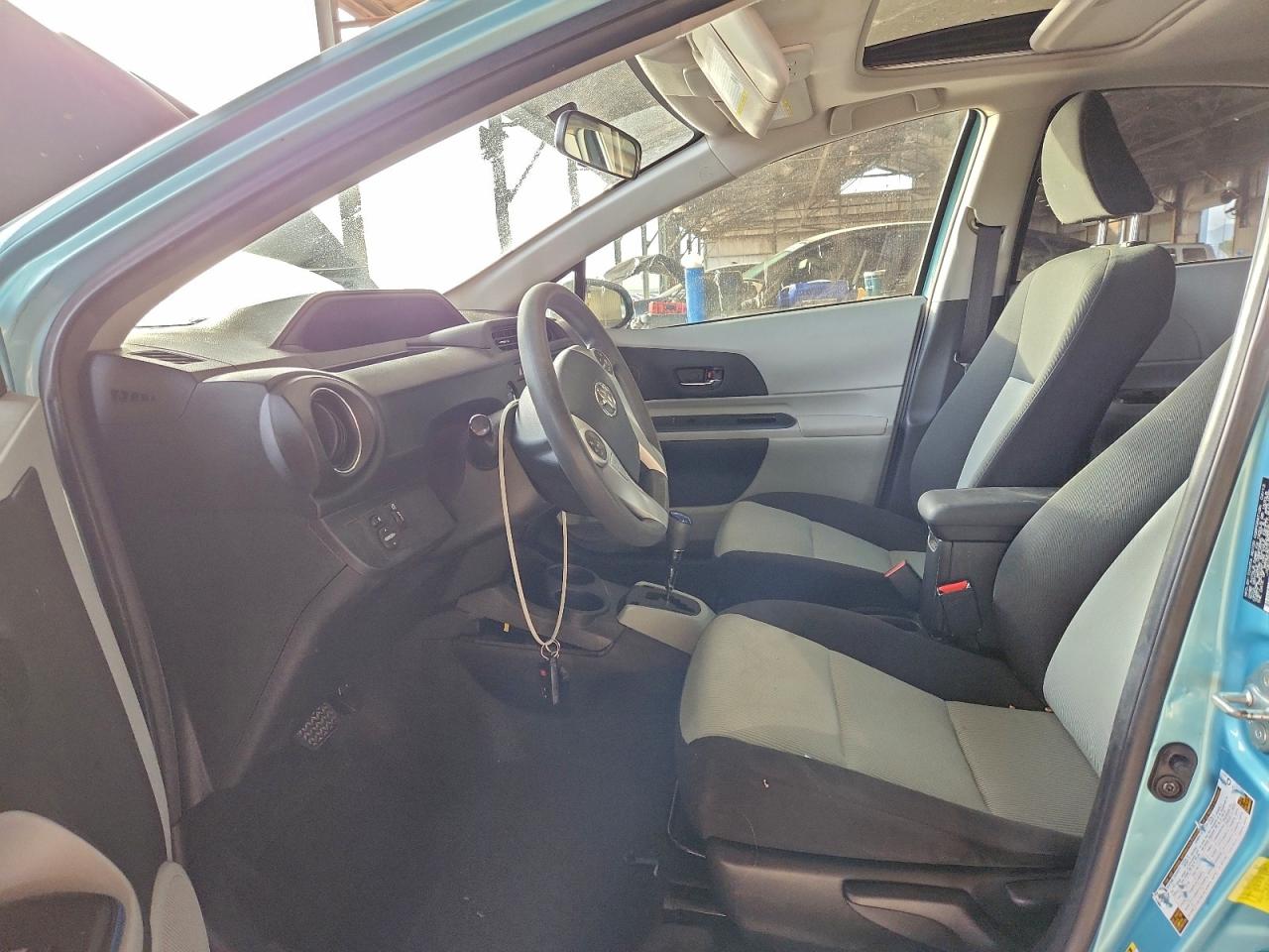 2013 TOYOTA PRIUS C photo 7