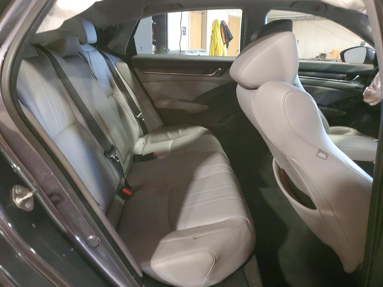 2018 HONDA ACCORD TOURING photo 10