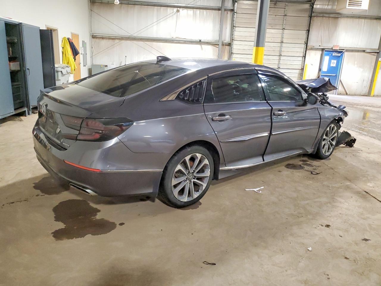 2018 HONDA ACCORD TOURING photo 3