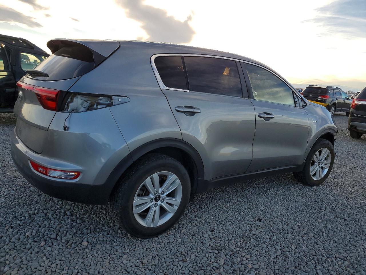 2019 KIA SPORTAGE LX photo 3
