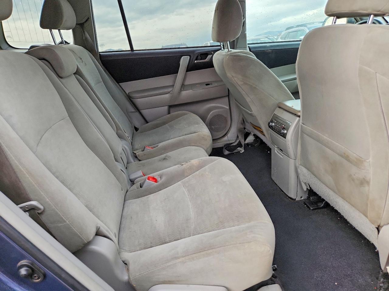 2013 TOYOTA HIGHLANDER BASE photo 19