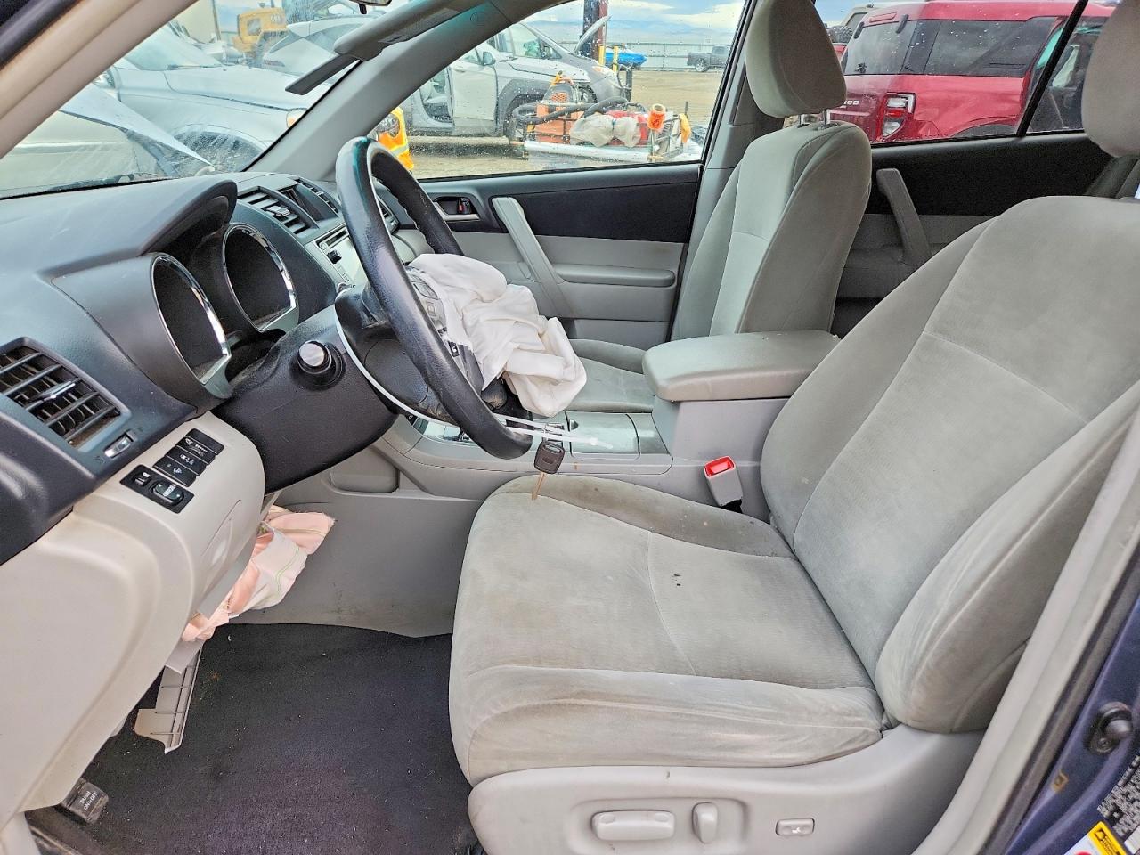 2013 TOYOTA HIGHLANDER BASE photo 13