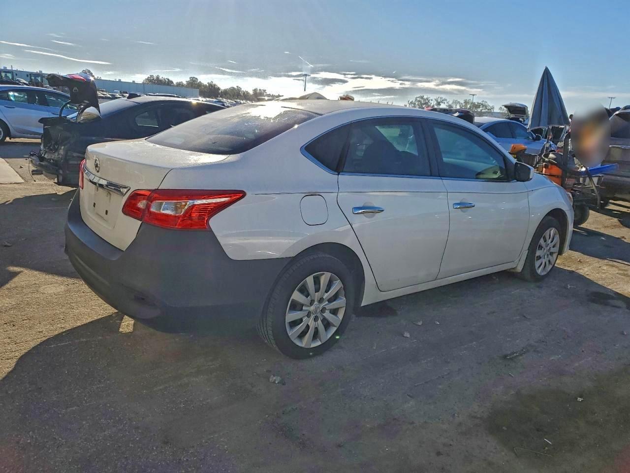 2016 NISSAN SENTRA S photo 3