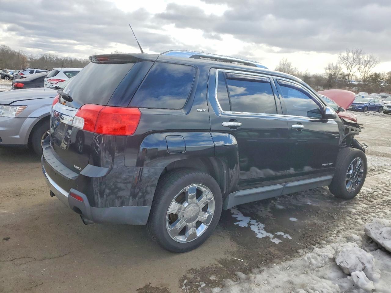 2011 GMC TERRAIN SLT photo 3