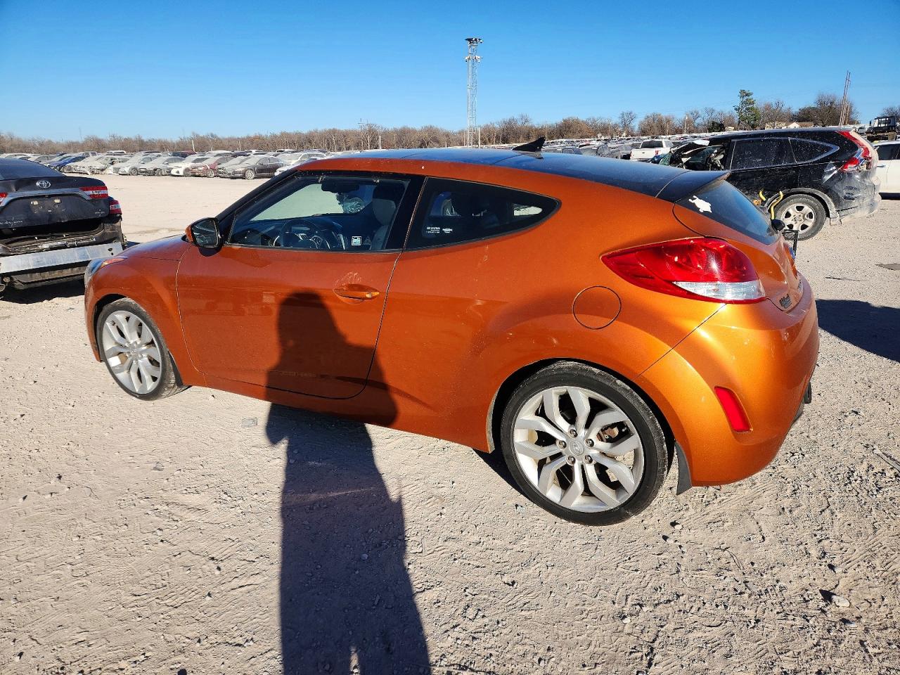 2013 HYUNDAI VELOSTER photo 2