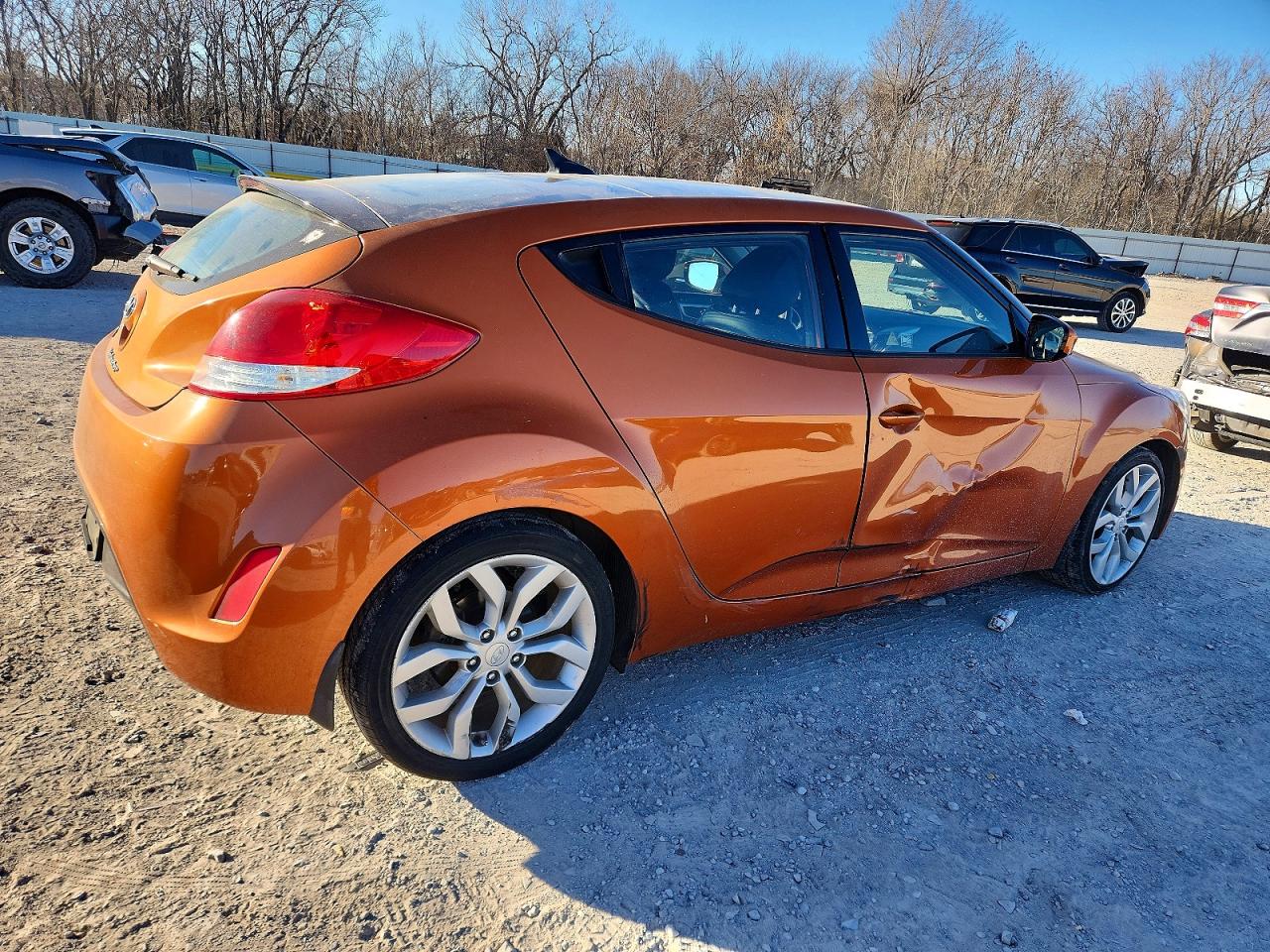 2013 HYUNDAI VELOSTER photo 3