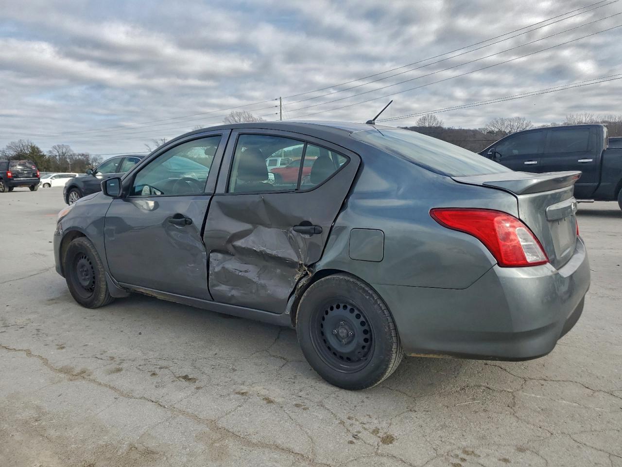 2018 NISSAN VERSA S photo 2