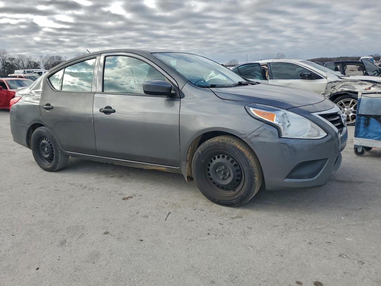 2018 NISSAN VERSA S photo 4