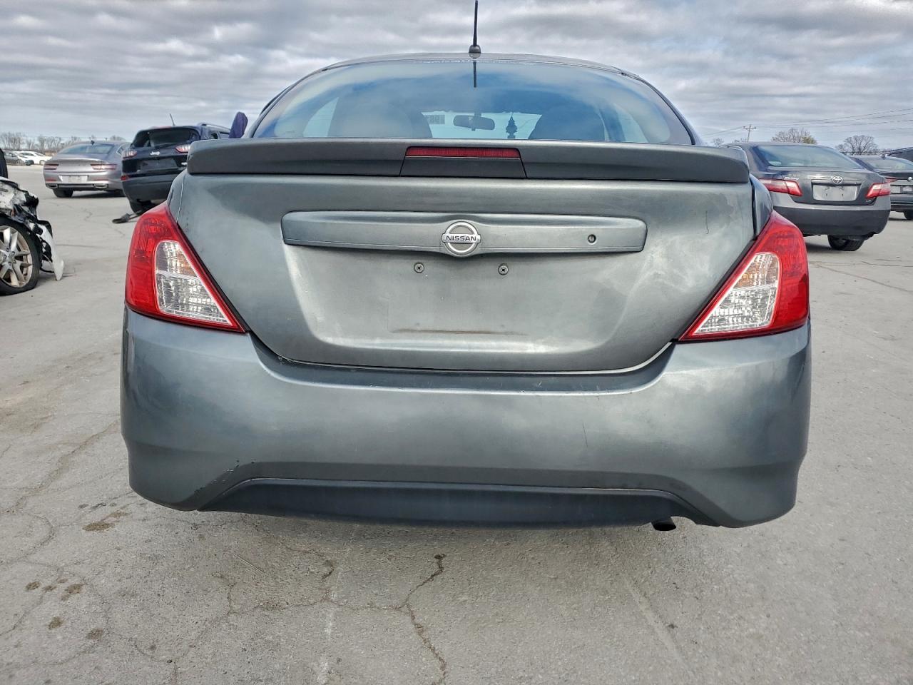 2018 NISSAN VERSA S photo 6
