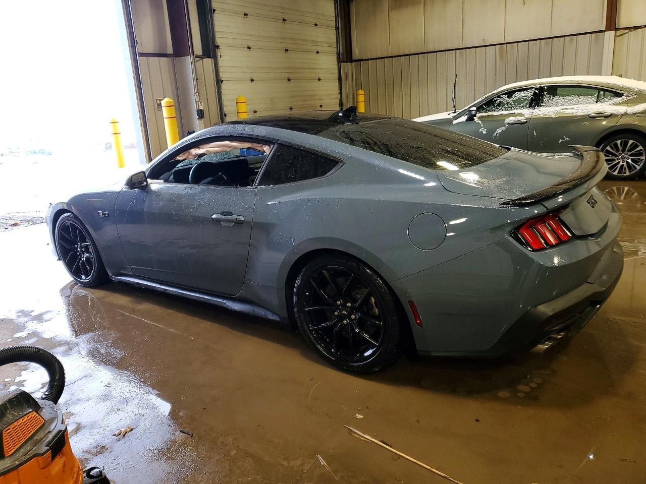 2024 FORD MUSTANG GT photo 3