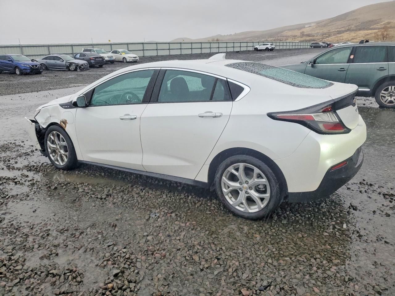 2017 CHEVROLET VOLT PREMIER photo 2