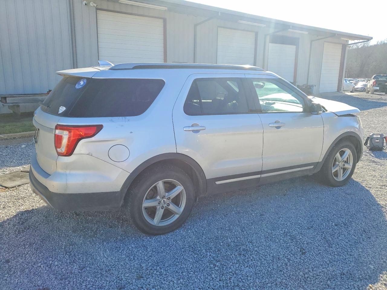 2017 FORD EXPLORER XLT photo 3
