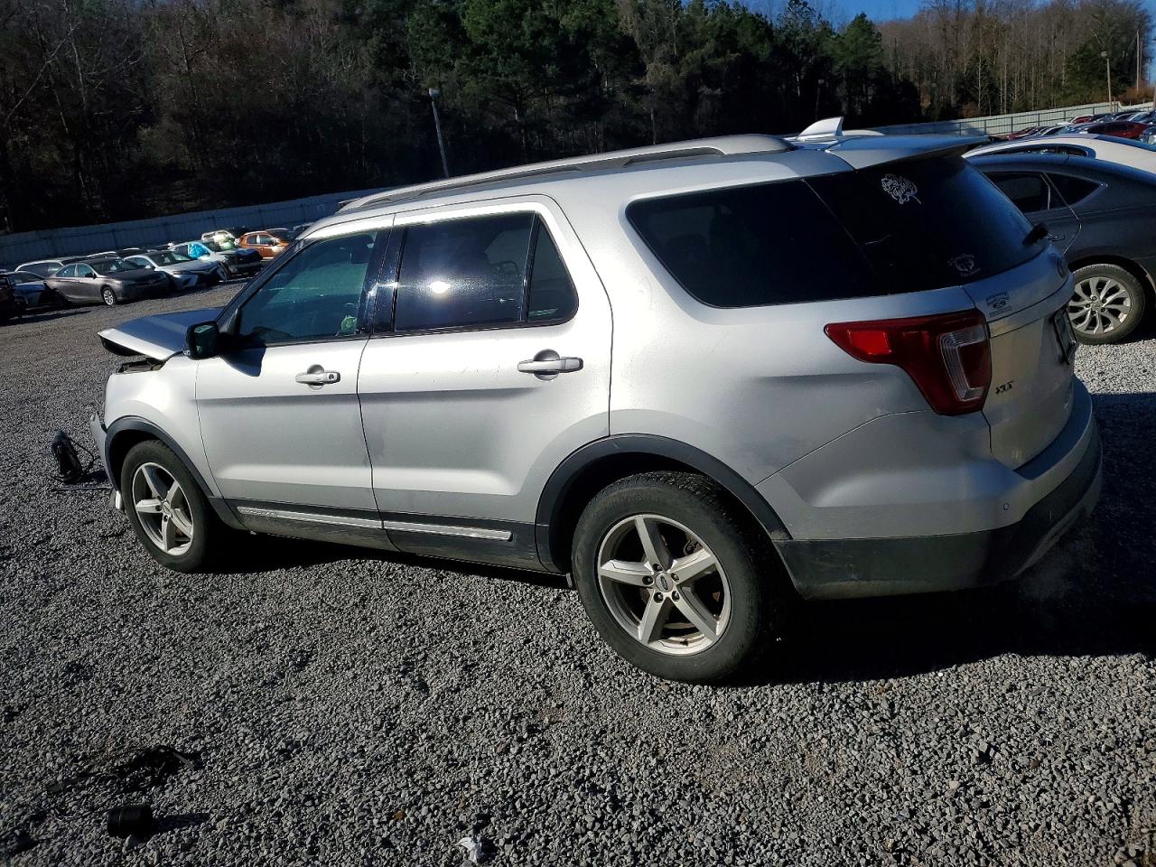 2017 FORD EXPLORER XLT photo 2