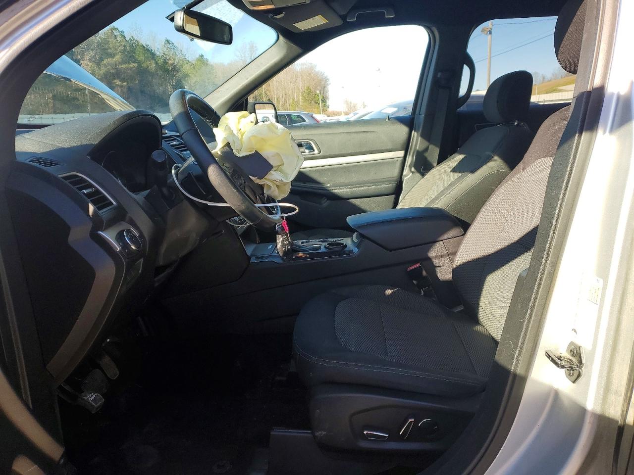 2017 FORD EXPLORER XLT photo 7
