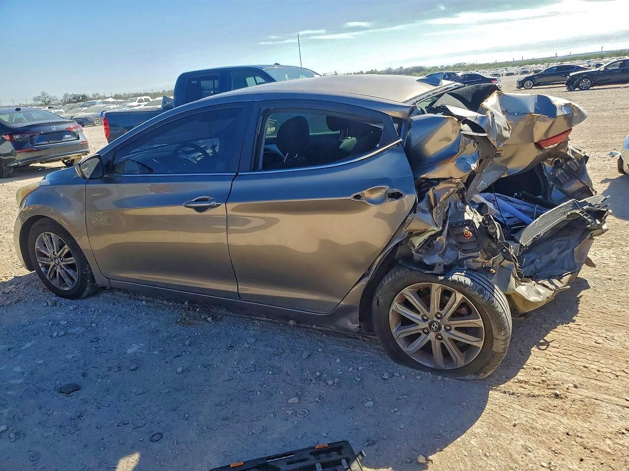 2015 HYUNDAI ELANTRA SE photo 2