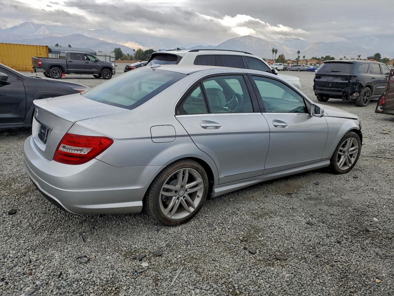 2013 MERCEDES-BENZ C 250 photo 3