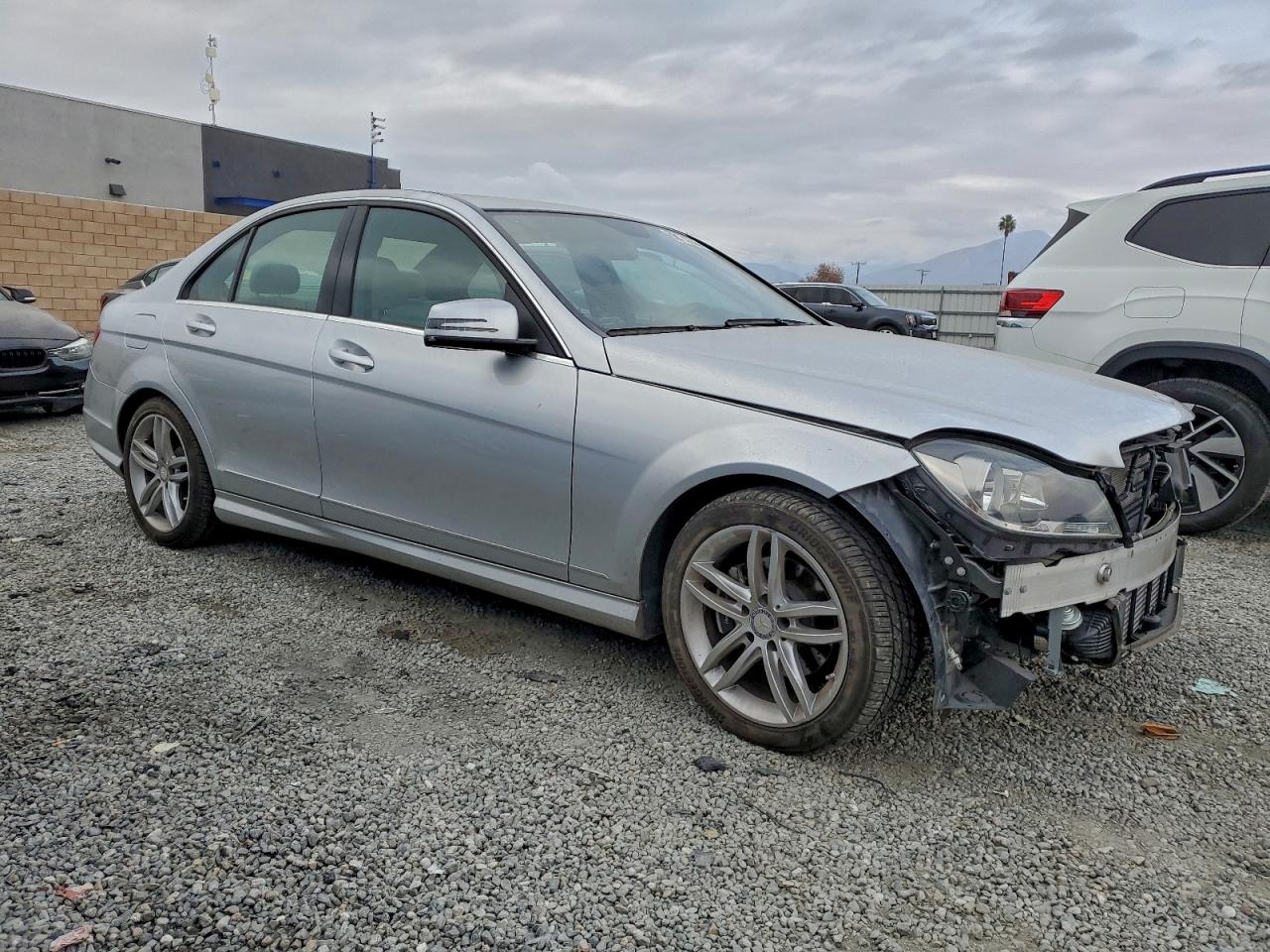 2013 MERCEDES-BENZ C 250 photo 4