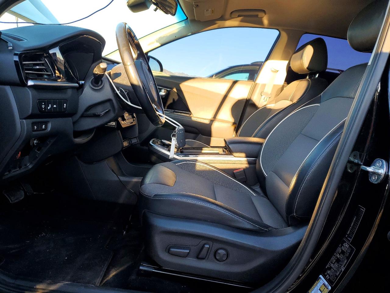 2022 KIA NIRO S photo 13