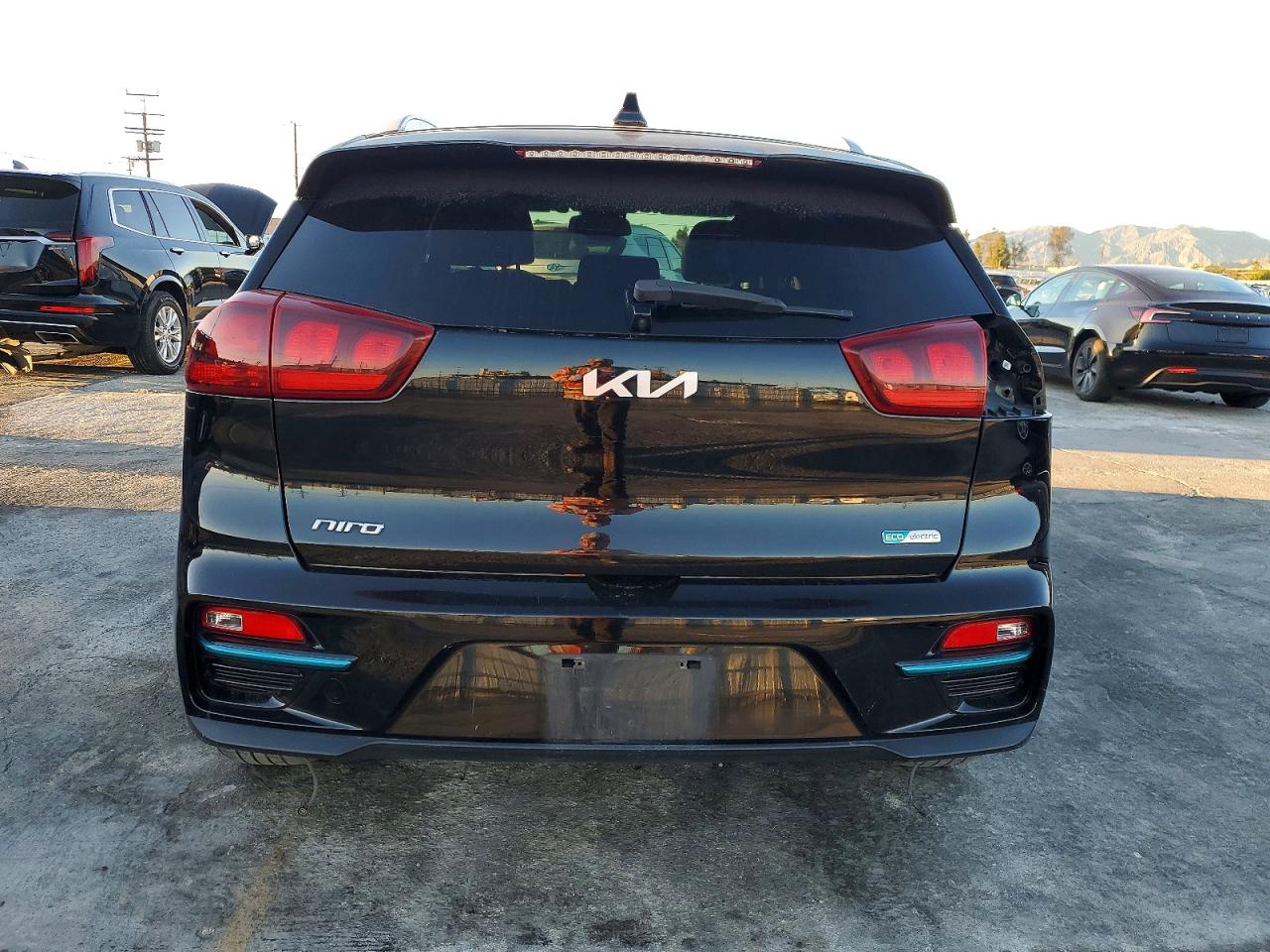 2022 KIA NIRO S photo 11